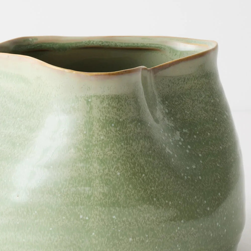 Daya Vase